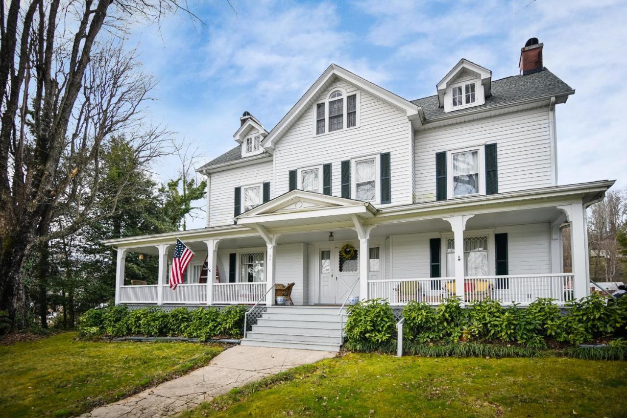 Love Lane Bed & Breakfast 韦恩斯维尔 外观 照片