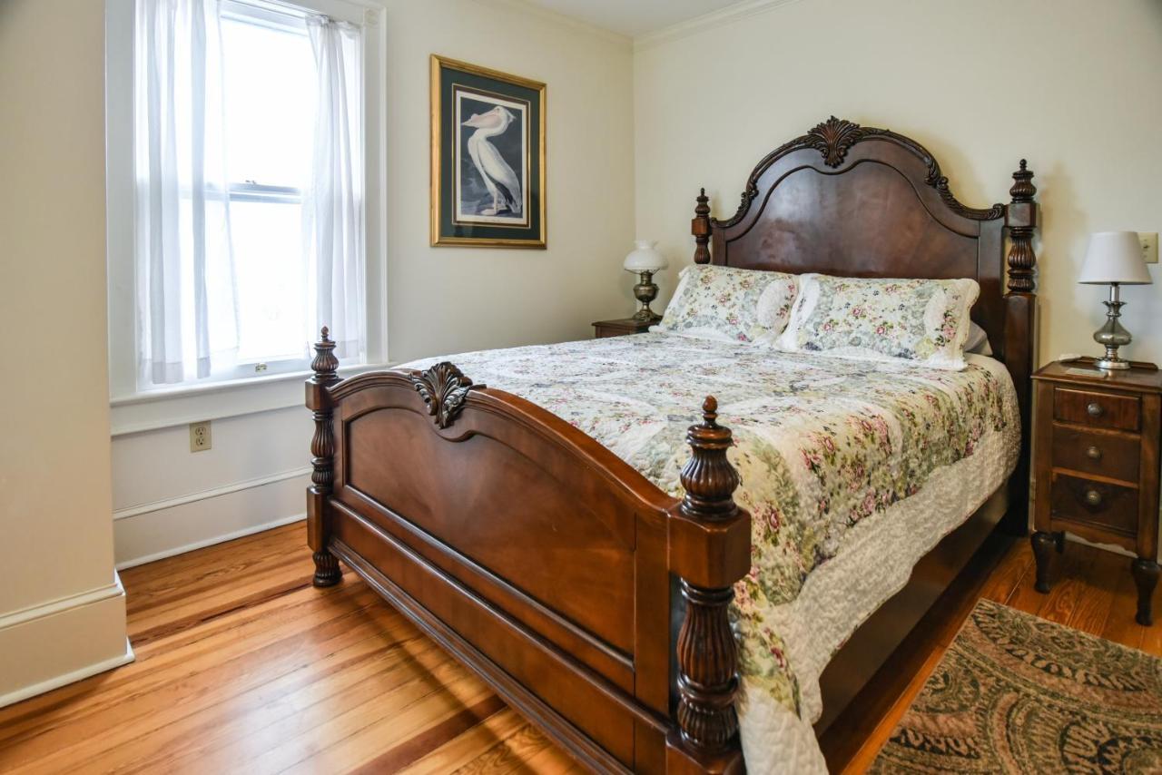 Love Lane Bed & Breakfast 韦恩斯维尔 外观 照片